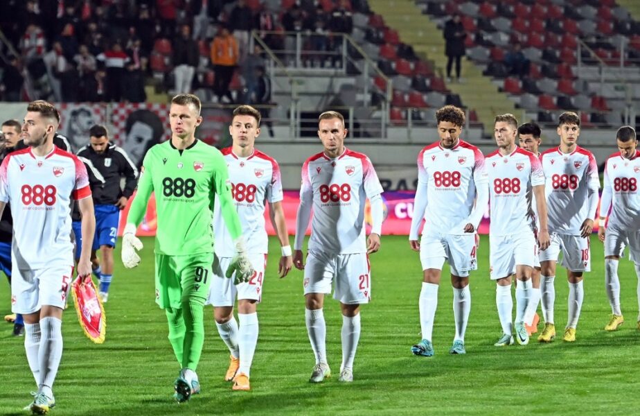 Jucătorii lui Dinamo, în timpul unui meci