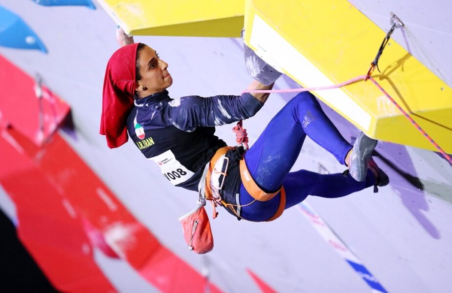 O alpinistă iraniană a concurat cu capul gol la Jocurile Asiatice. Reacție dură din partea statului