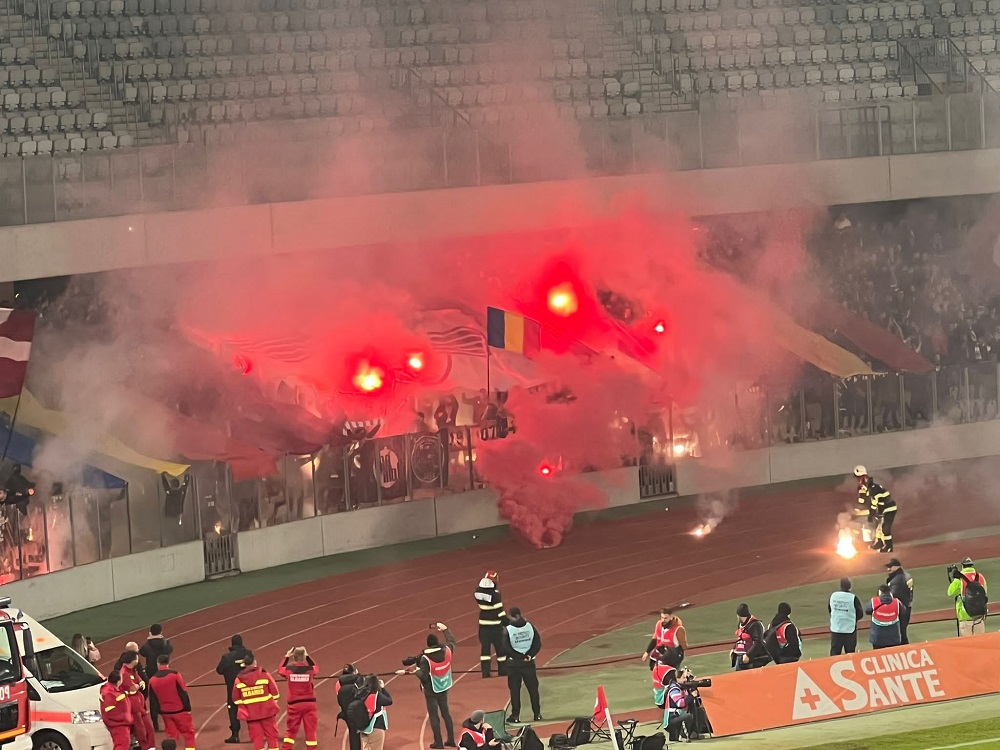 Fanii fac spectacol în tribune, la U Cluj - CFR Cluj/ AS.ro