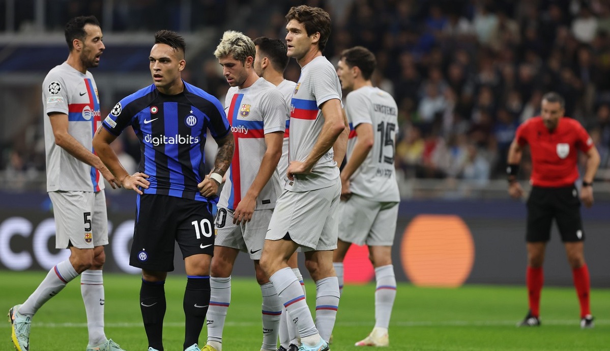 Jucătorii de la Inter și Barcelona, în timpul unui meci