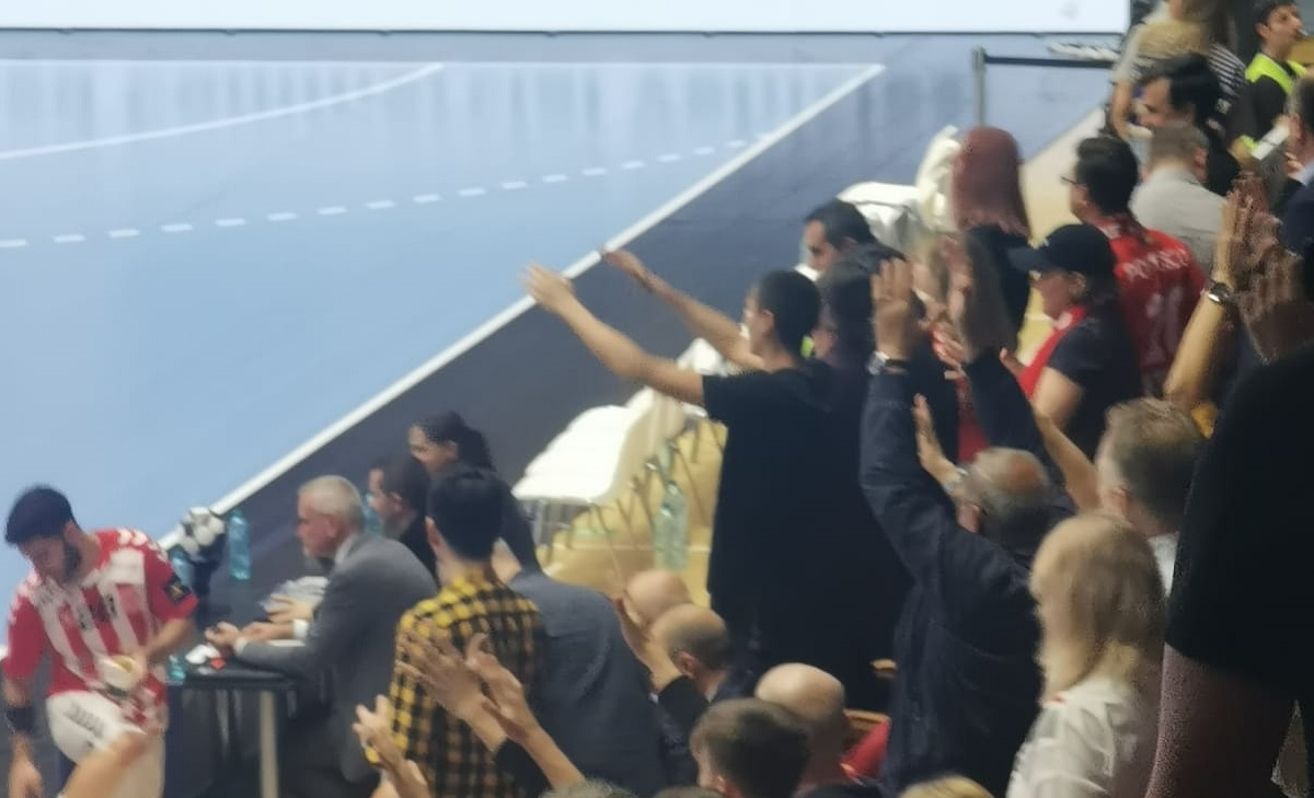 David Popovici, show total la Dinamo – PSG! „Regele Nataţiei i-a susţinut pe „dulăi alături de Ionuţ Lupescu şi Ioan Andone