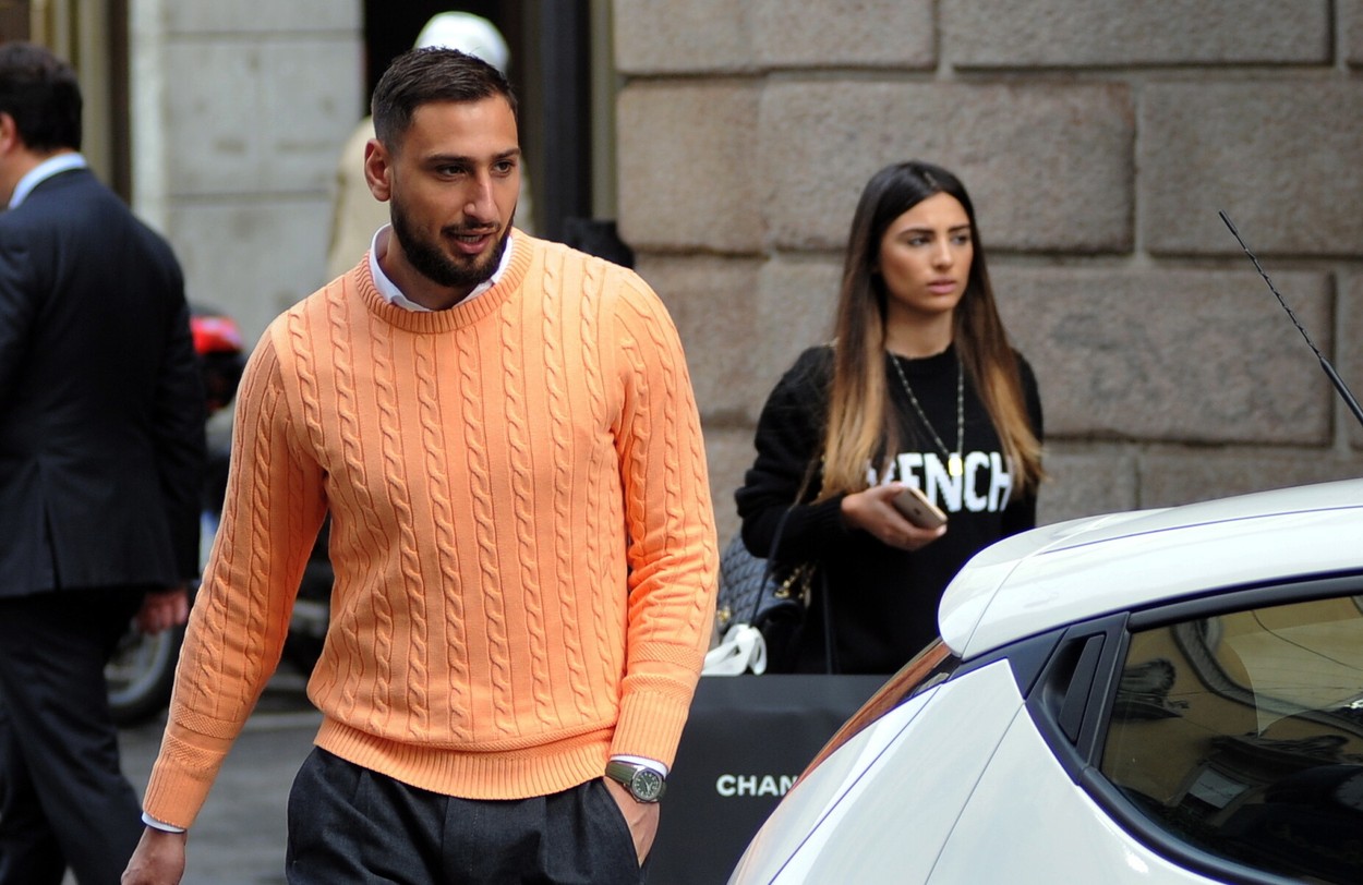 EXCLUSIVE: * EXCLUSIVE SPECIAL FEE *

AC Milan and Italian National Team goalkeeper  Gigi Donnarumma spotted out in the centre of Milan along with his girlfriend at lunchtime. 

Pictured at  the end of their shopping trip, in Via Montenapoleone, climbing quickly aboard a car driven by a friend to take them home.

Pictured: Gianluigi Donnarumma,Alessia Elefante,Image: 594549975, License: Rights-managed, Restrictions: -FRA, -ITA, -ESP, Model Release: no, Pictured: Gianluigi Donnarumma,Alessia Elefante