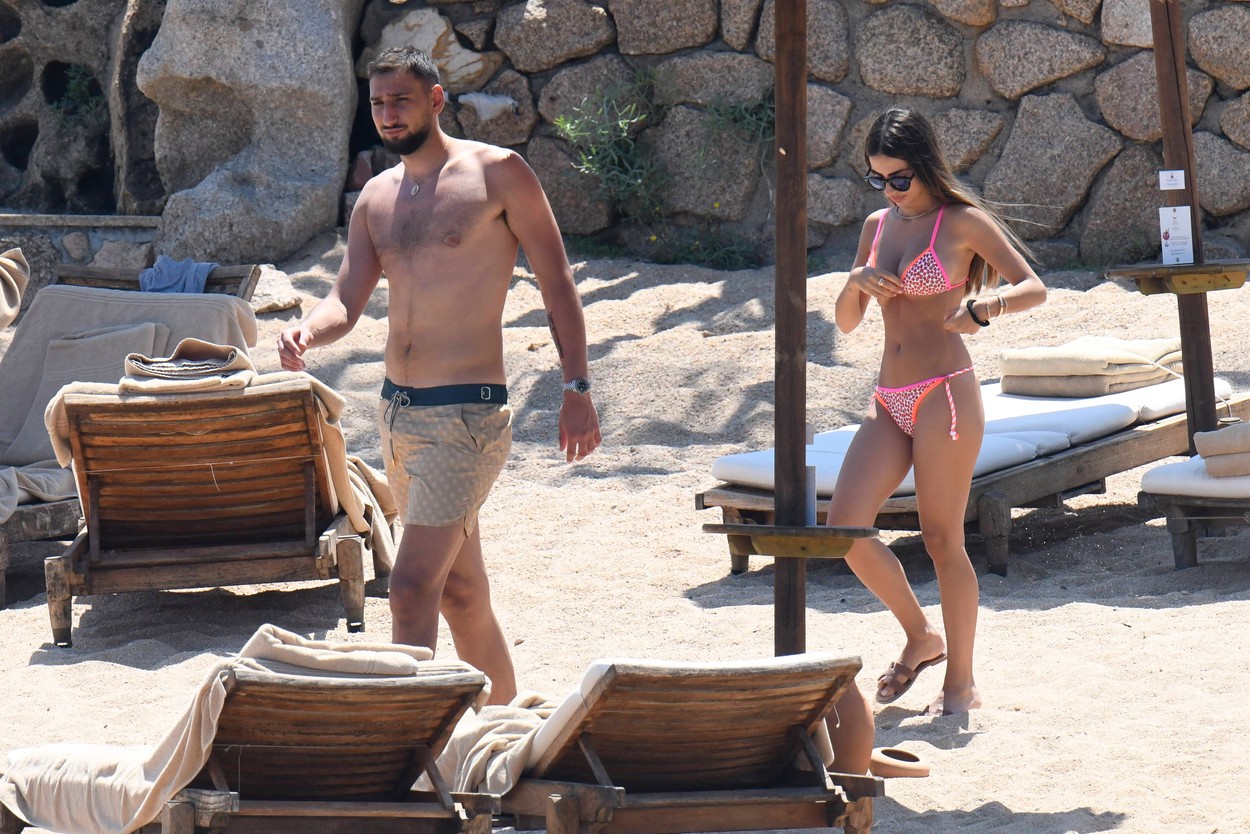 EXCLUSIVE: Italy and PSG goalkeeper Gianluigi Donnarumma enjoying holidays in Sardinia with girl-friend Alessia Elefante, Manuel Locatelli and his girl-friend Thessa Lacovich.
19 Jul 2021,Image: 622310697, License: Rights-managed, Restrictions: NO France, Italy, Mexico, Portugal, Spain, Model Release: no, Pictured: Gigio Donnaruma, Gianluigi Donnarumma, Alessia Elefante