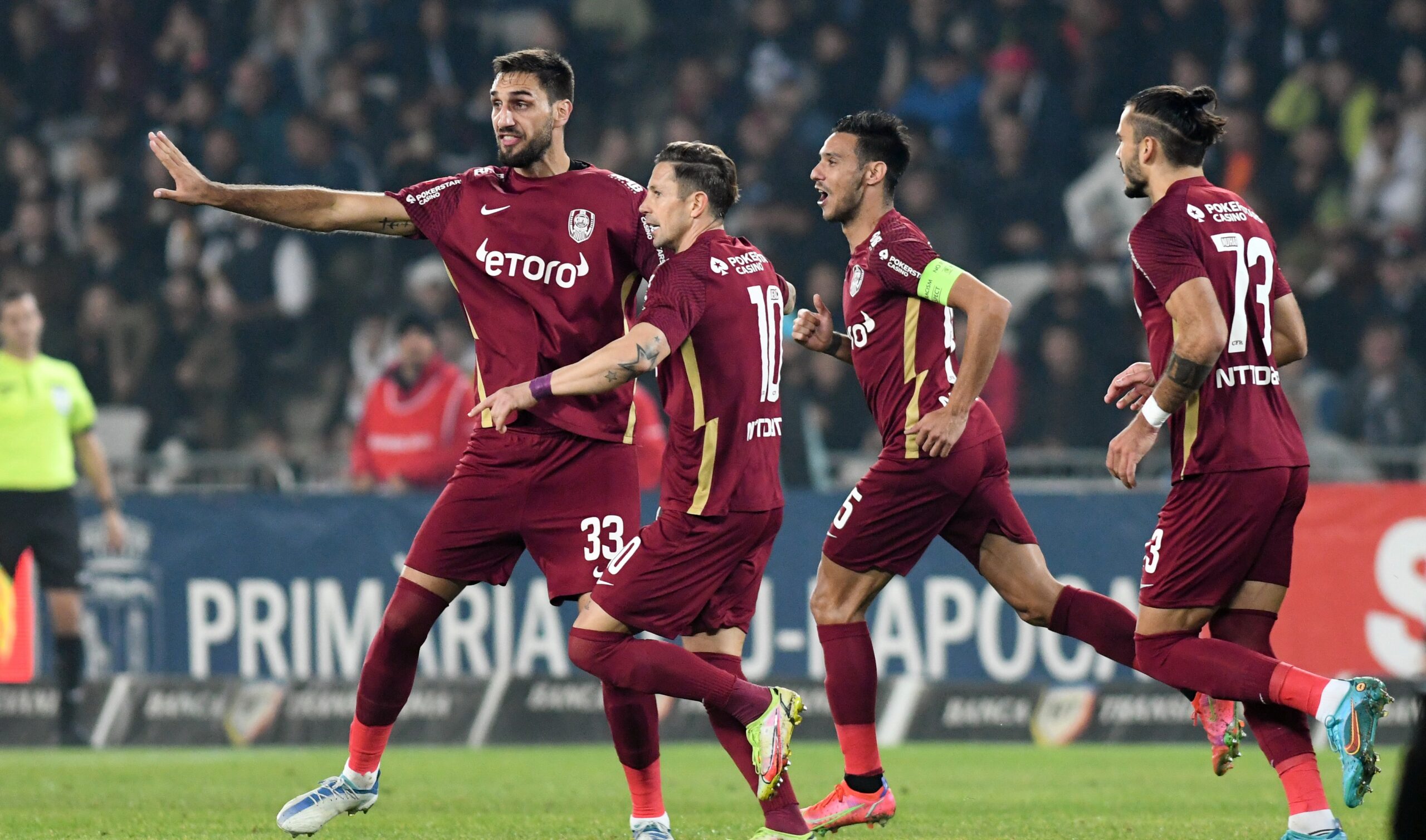 Jucătorii de la CFR Cluj sărbătoresc marcarea unui gol