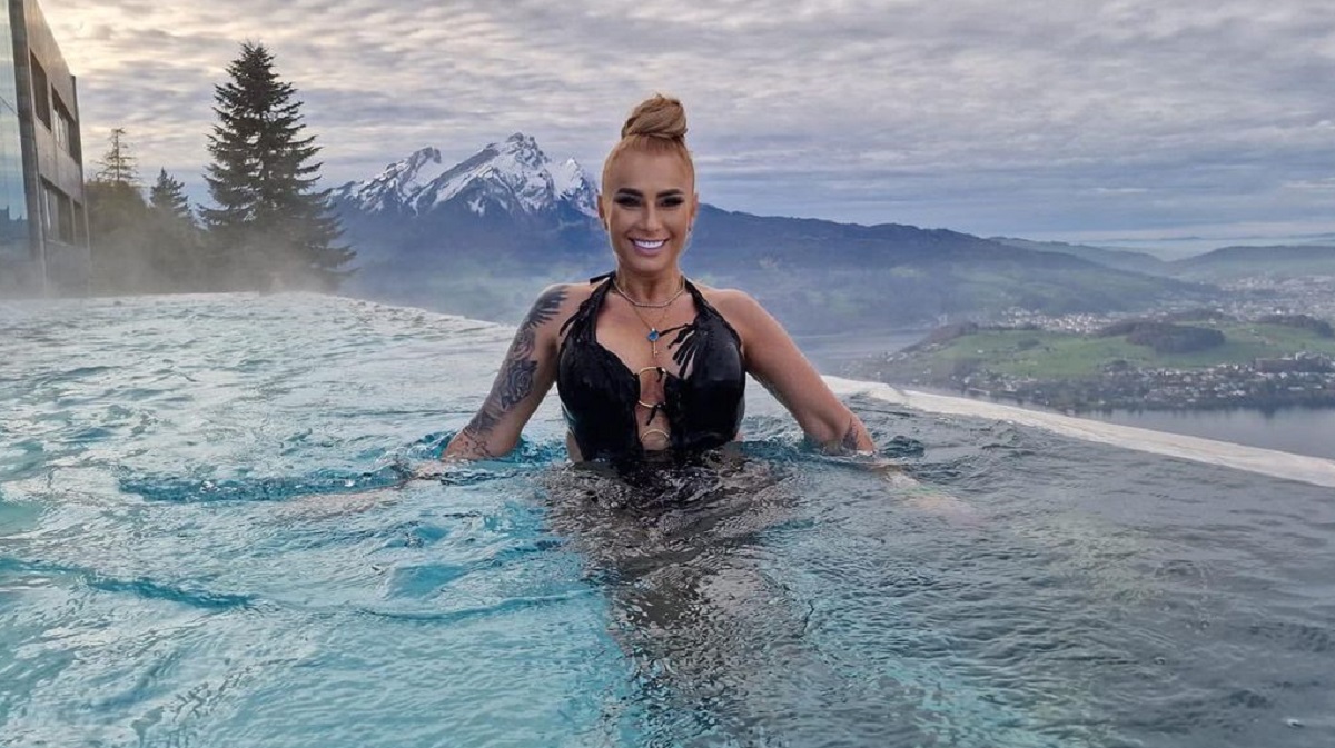 Anamaria Prodan, apariţie spectaculoasă la o piscină din Elveţia