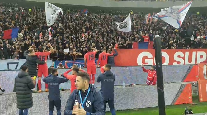 Jucătorii de la FCSB au sărbătorit alături de Peluza Nord! Atmosferă senzaţională după victoria uriaşă cu Rapid