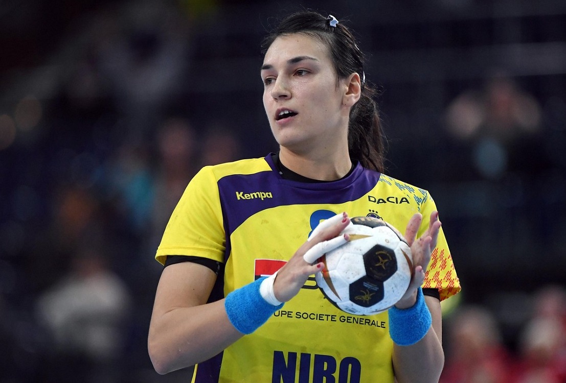 Cristina Neagu, în timul unui meci pentru România