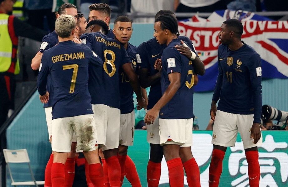 Jucătorii Franței celebrează victoria cu Danemarca, de la Campionatul Mondial din Qatar 2022
