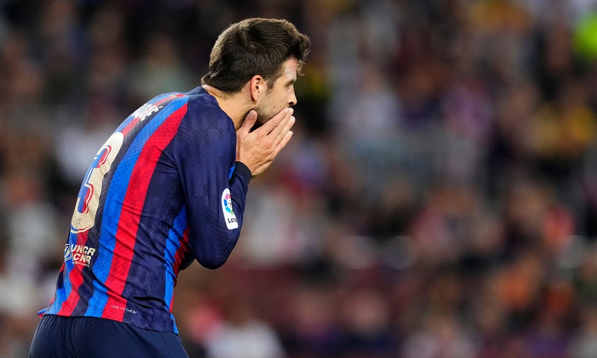 Gerard Pique s-a certat cu arbitrul, la pauza meciului Osasuna - Barcelona 1-2
