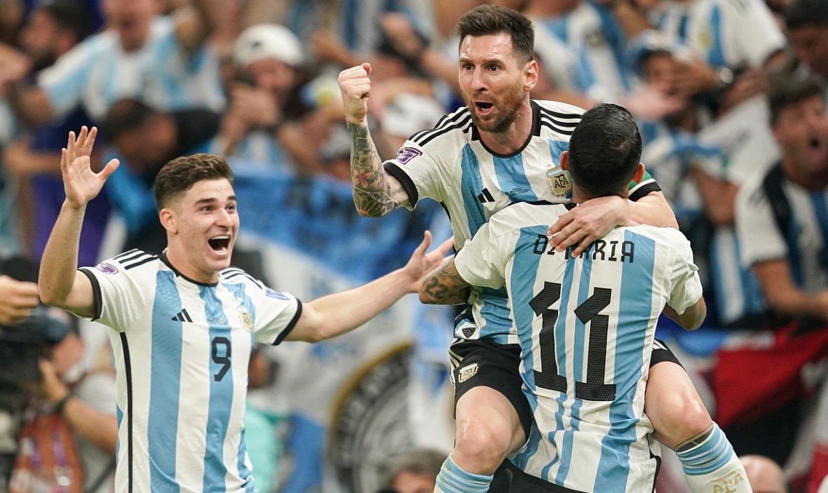 Lionel Messi celebrează victoria cu Mexic, de la Campionatul Mondial din Qatar 2022
