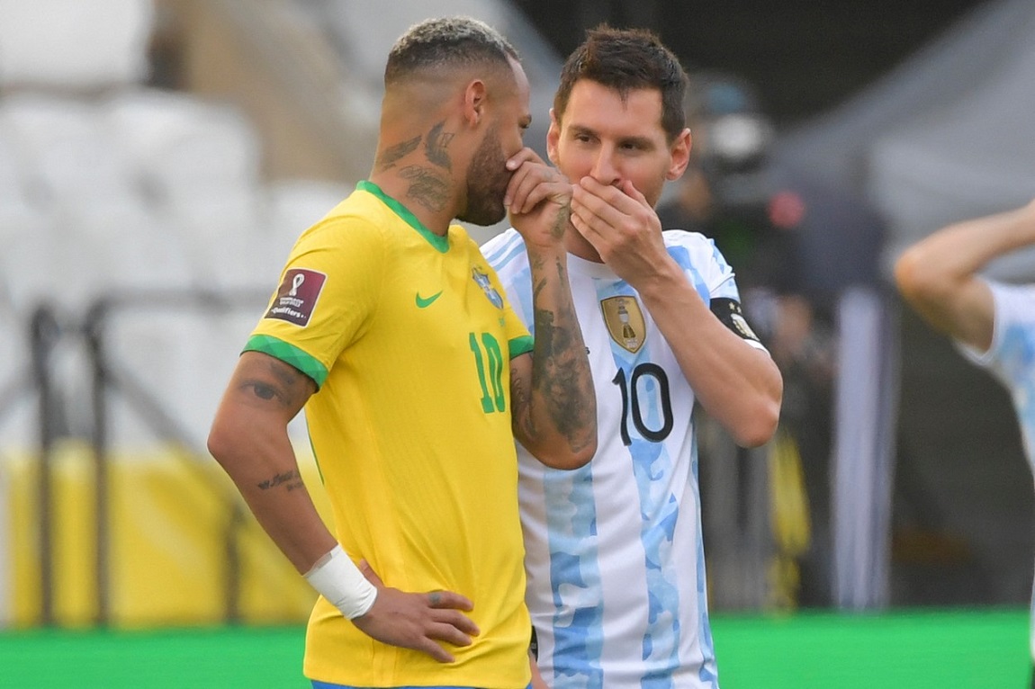 Lionel Messi şi Neymar, în timpul unui meci dintre Brazilia şi Argentina