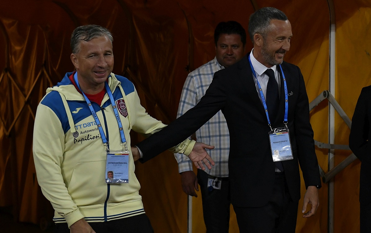 Mihai Stoica şi Dan Petrescu, în timpul unui meci dintre FCSB şi CFR Cluj