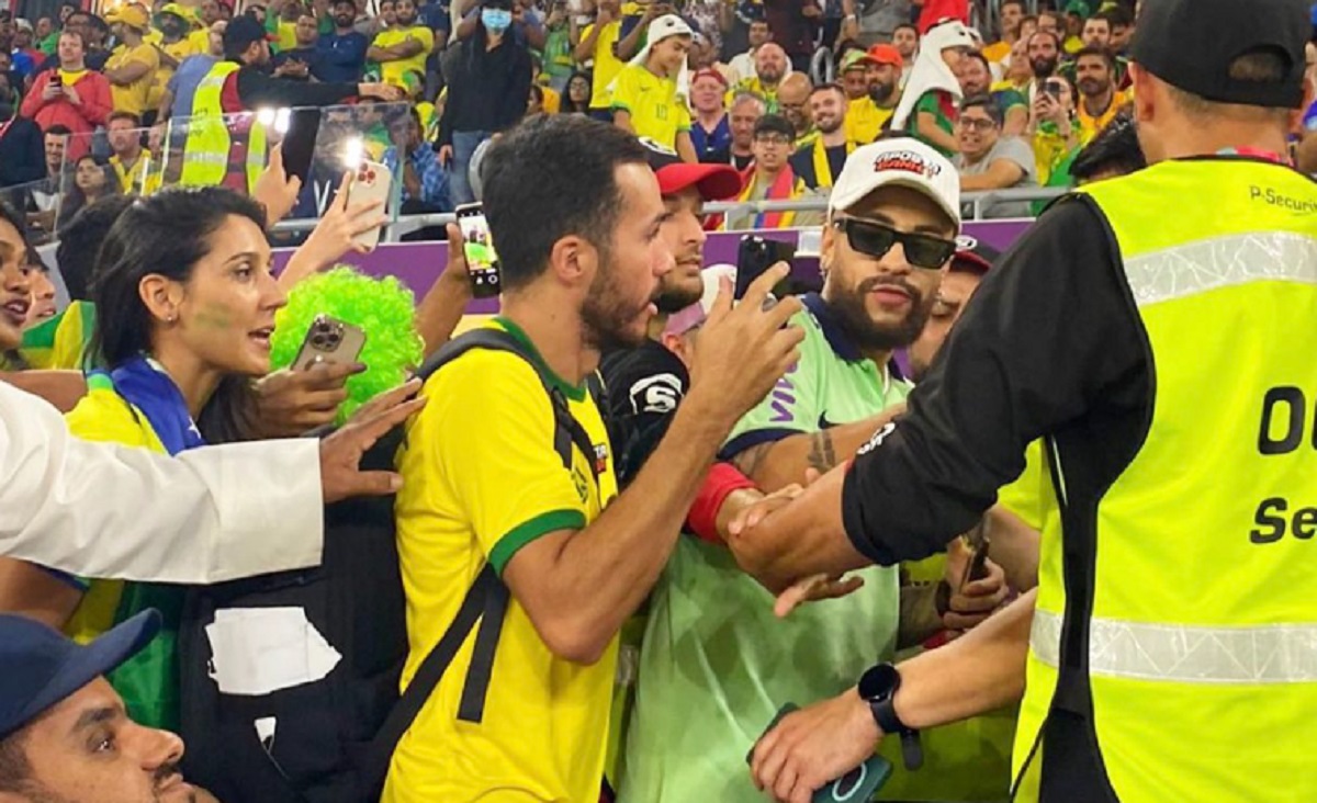 Sosia lui Neymar, la meciul Brazilia - Elveția, de la Cupa Mondială din Qatar 2022