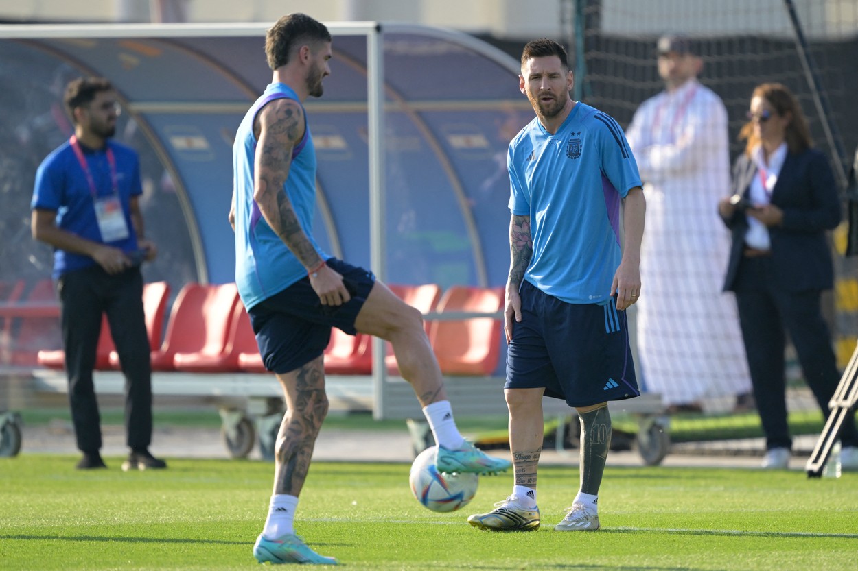 Argentina's midfielder Rodrigo De Paul (2nd L) and Argentina's forward Lionel Messi (3rd R) take part in a training session at the Qatar University Training Site in Doha, on November 21, 2022, on the eve of the Qatar 2022 World Cup football match between Argentina and Saudi Arabia.,Image: 739100058, License: Rights-managed, Restrictions: , Model Release: no