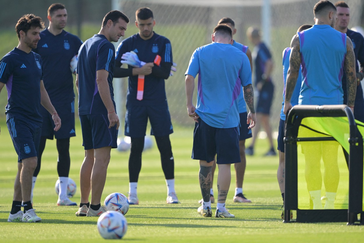 Argentina's coach Lionel Scaloni (3rd L) looks towards Argentina's forward Lionel Messi (C) during a training session at the Qatar University Training Site in Doha, on November 21, 2022, on the eve of the Qatar 2022 World Cup football match between Argentina and Saudi Arabia.,Image: 739115878, License: Rights-managed, Restrictions: , Model Release: no