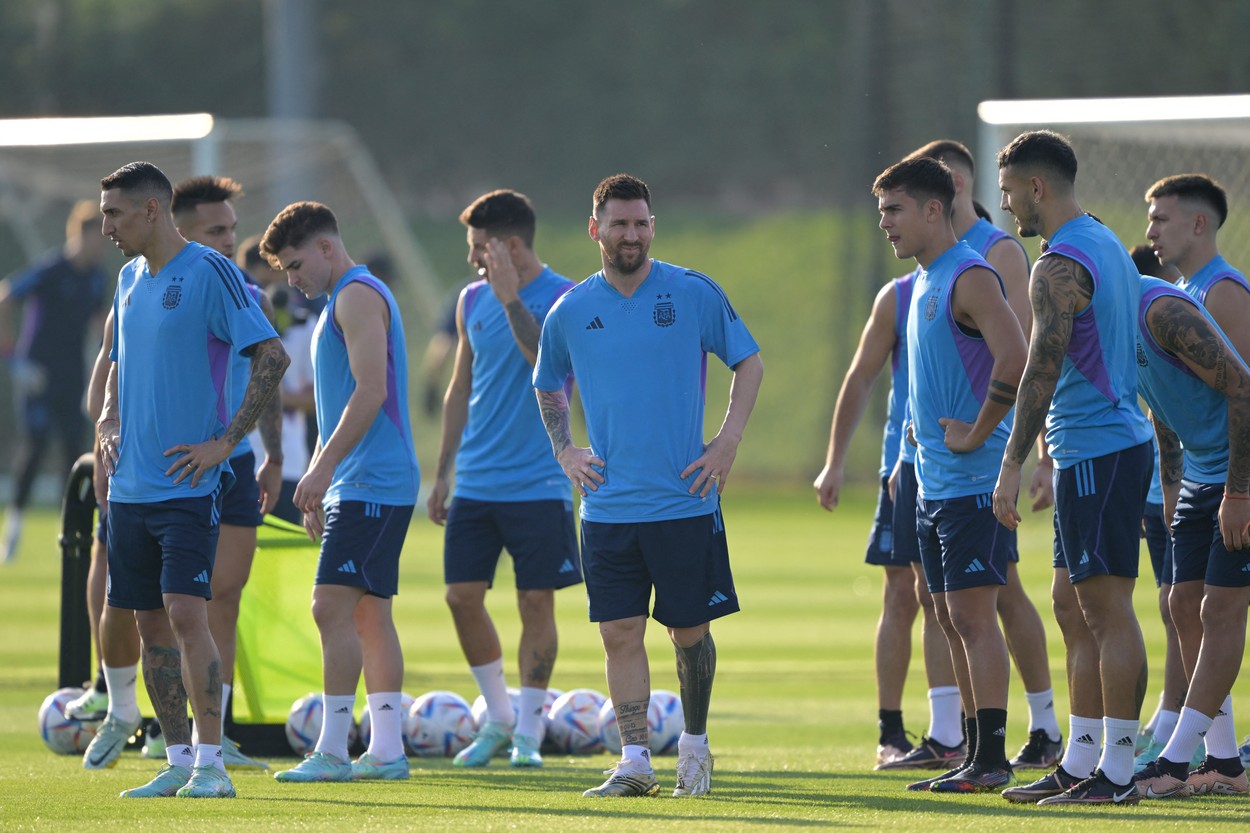 Argentina's forward Lionel Messi (C) and teammates take part in a training session at the Qatar University Training Site in Doha, on November 21, 2022, on the eve of the Qatar 2022 World Cup football match between Argentina and Saudi Arabia.,Image: 739116406, License: Rights-managed, Restrictions: , Model Release: no