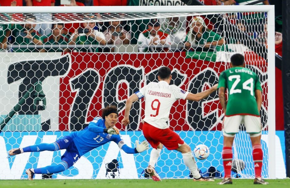 Robert Lewandowski a ratat un penalty în meciul Mexic - Polonia 0-0