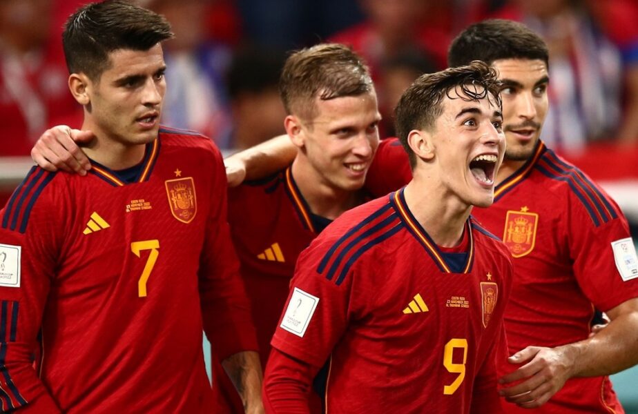 Jucătorii Spaniei celebrează victoria cu Costa Rica, de la Campionatul Mondial din Qatar 2022