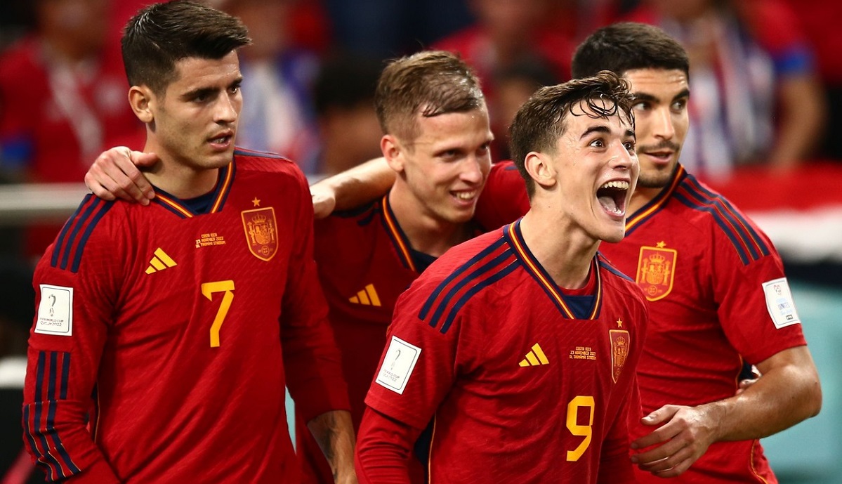 Jucătorii Spaniei celebrează victoria cu Costa Rica, de la Campionatul Mondial din Qatar 2022