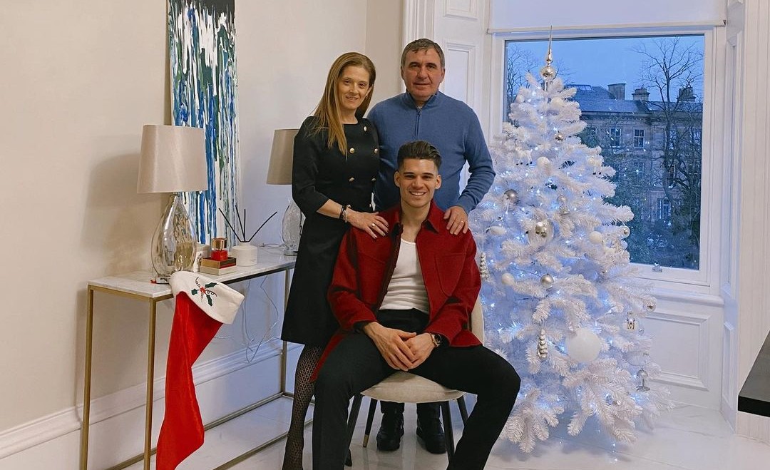 Ianis Hagi, alături de părinții săi de Sărbători: „Crăciun fericit tuturor!”