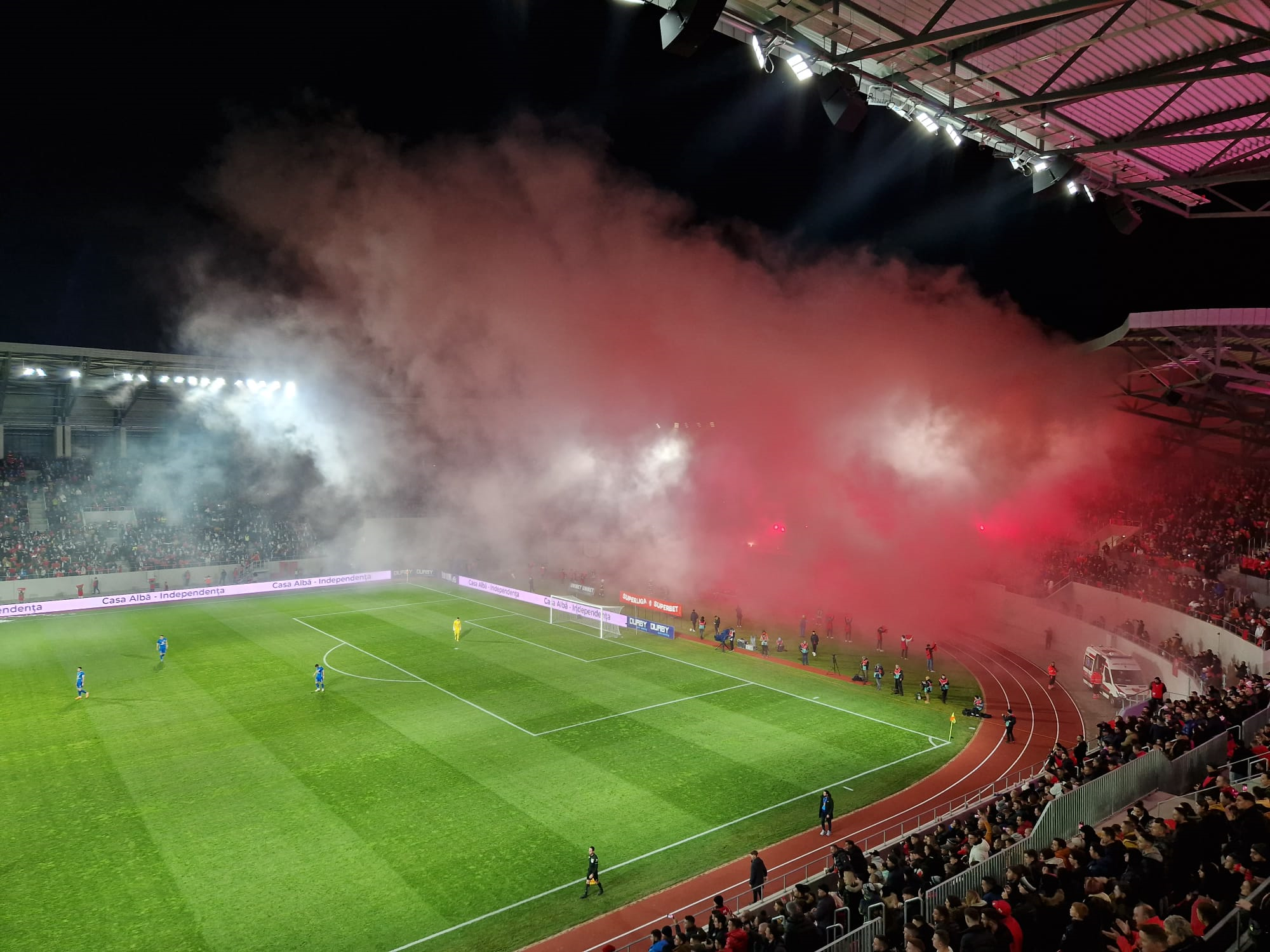 Atmosferă fabuloasă pe noul stadion din Sibiu, la meciul FC Hermannstadt -  Farul! Coregrafie superbă pregătită de fani - Antena Sport