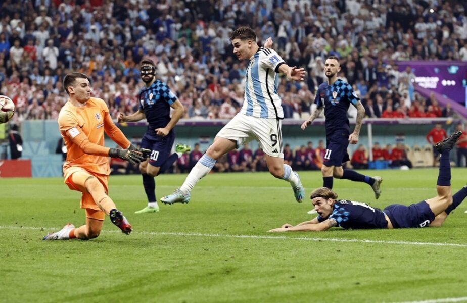 CM 2022 | Gol incredibil reușit de Julian Alvarez în Argentina – Croația! Fundașii croați s-au făcut de râs