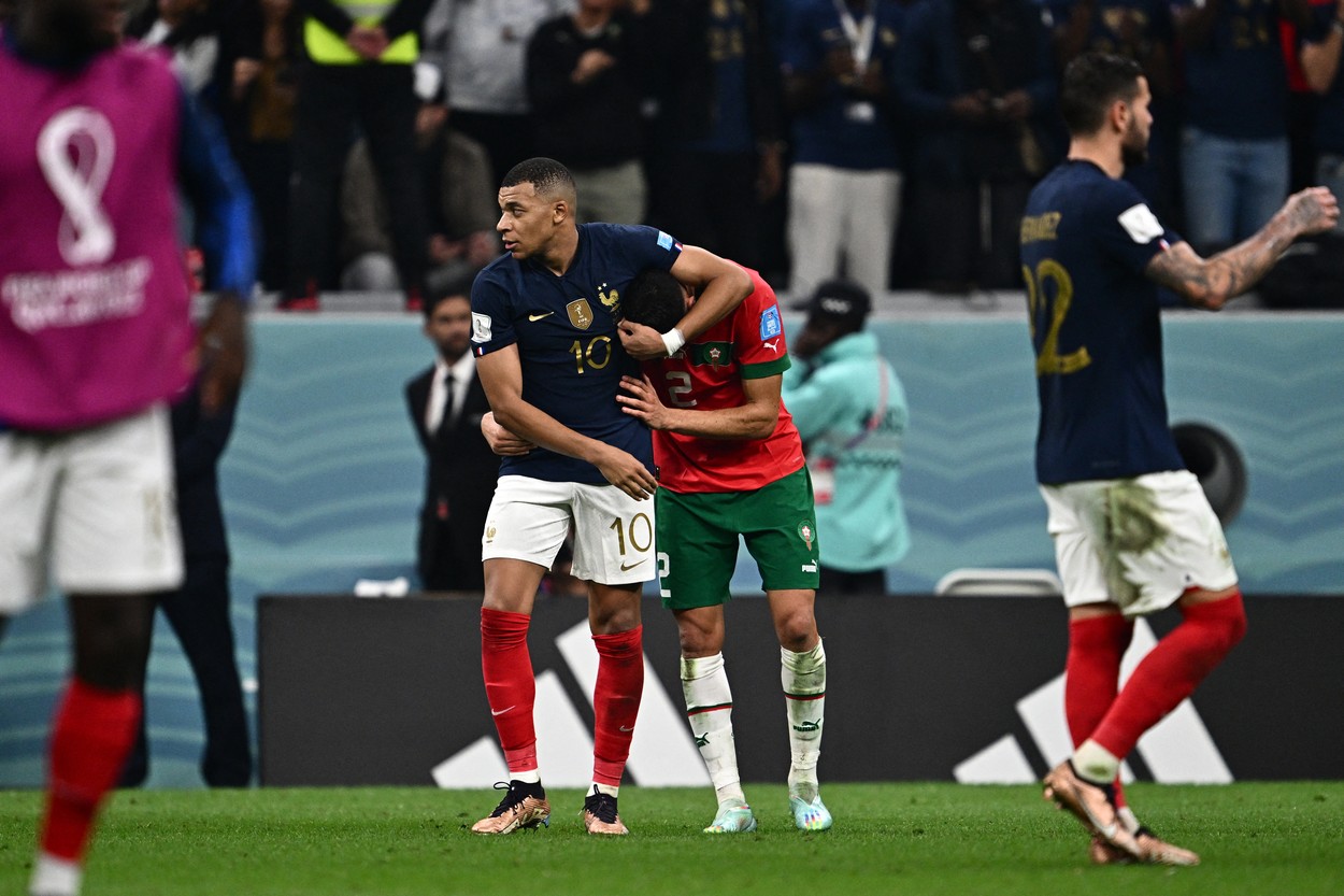 Kylian Mbappe şi Achraf Hakimi, după Franţa - Maroc