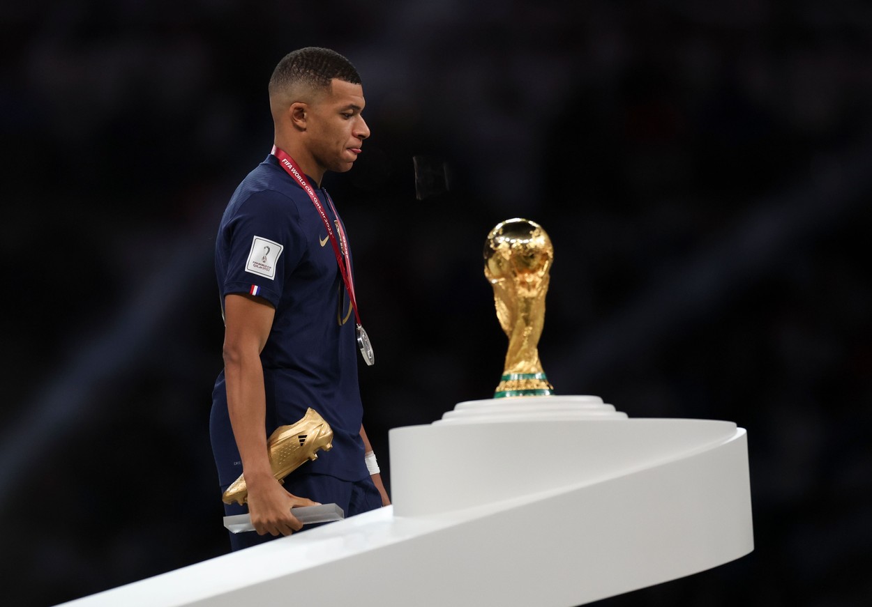 Football - 2022 FIFA World Cup Qatar - Final - Argentina vs France - Lusail Stadium - Sunday 18th December 2022 Kylian Mbappé of France is seen as he collects his Golden Boot award Credit: COLORSPORT
Argentina v France, FIFA World Cup 2022, Final, Football, Lusail Stadium, Al Daayen, Qatar - 18 Dec 2022,Image: 745426354, License: Rights-managed, Restrictions: Editorial Use Only, Model Release: no