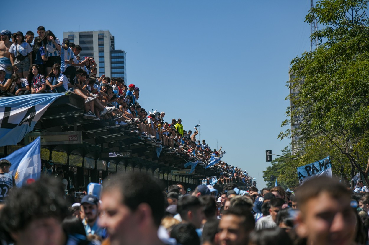 Lionel Messi și jucătorii campioanei mondiale Argentina sărbătoresc alături de milioane de oameni