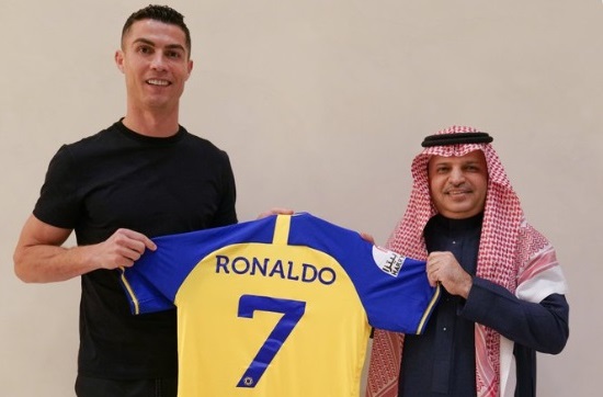 OFICIAL! Cristiano Ronaldo a semnat cu Al-Nassr! Contract istoric pentru starul portughez: „Cel mai bun jucător din lume a semnat!”