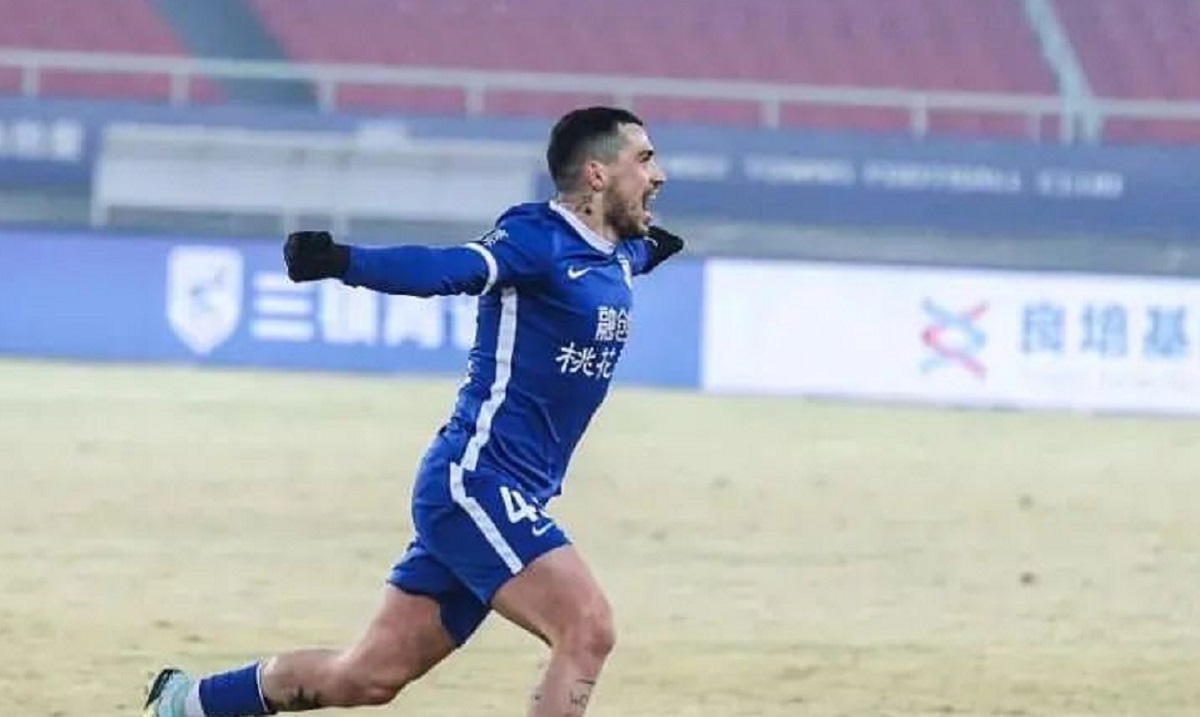 Bucuria lui Nicolae Stanciu după un gol marcat pentru Wuhan Three Towns