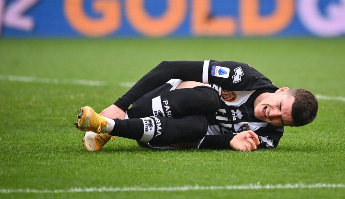 Valentin Mihăilă, la pământ în timpul unui meci disputat de Parma