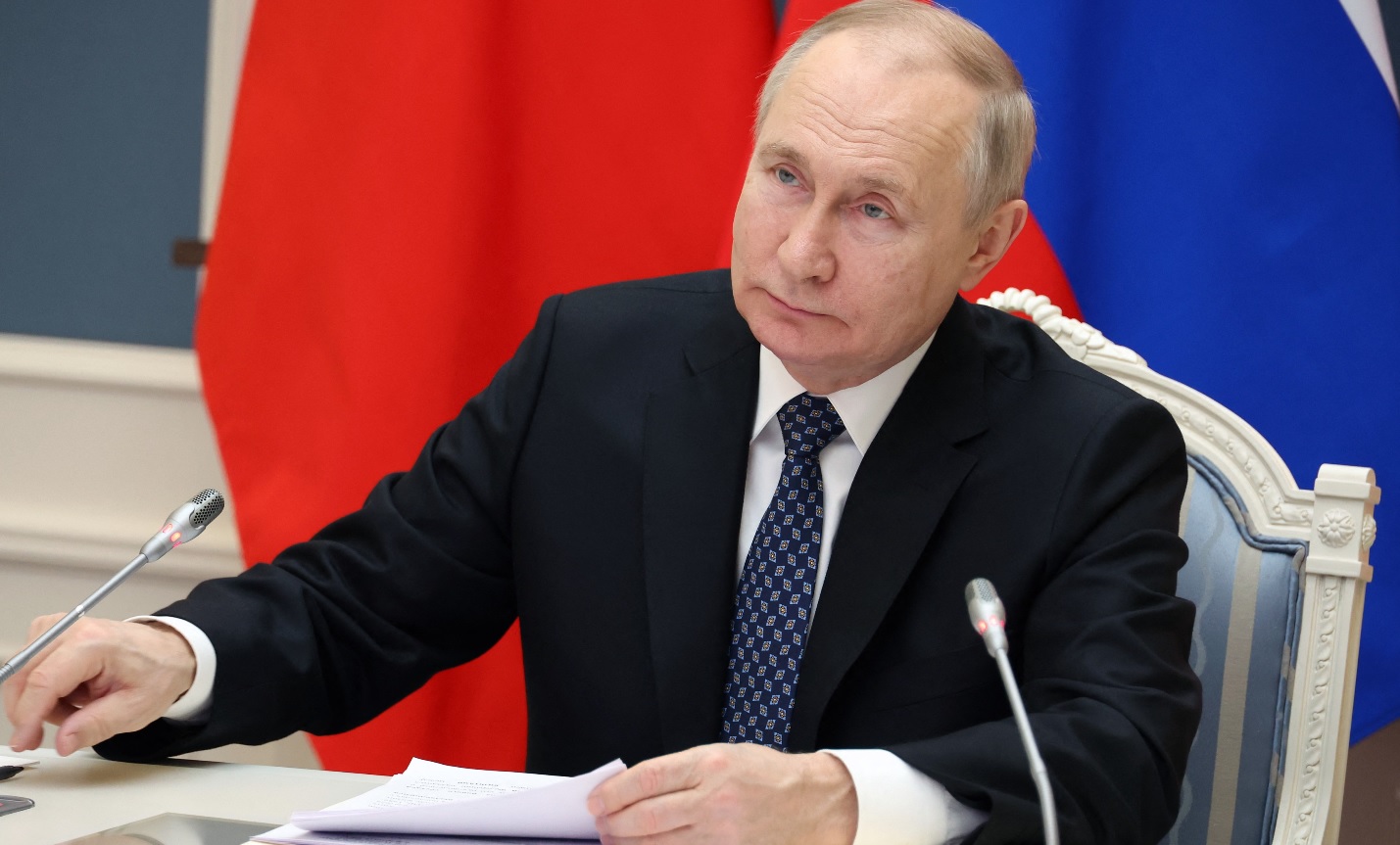 Vladimir Putin, în timpul unei şedinţe