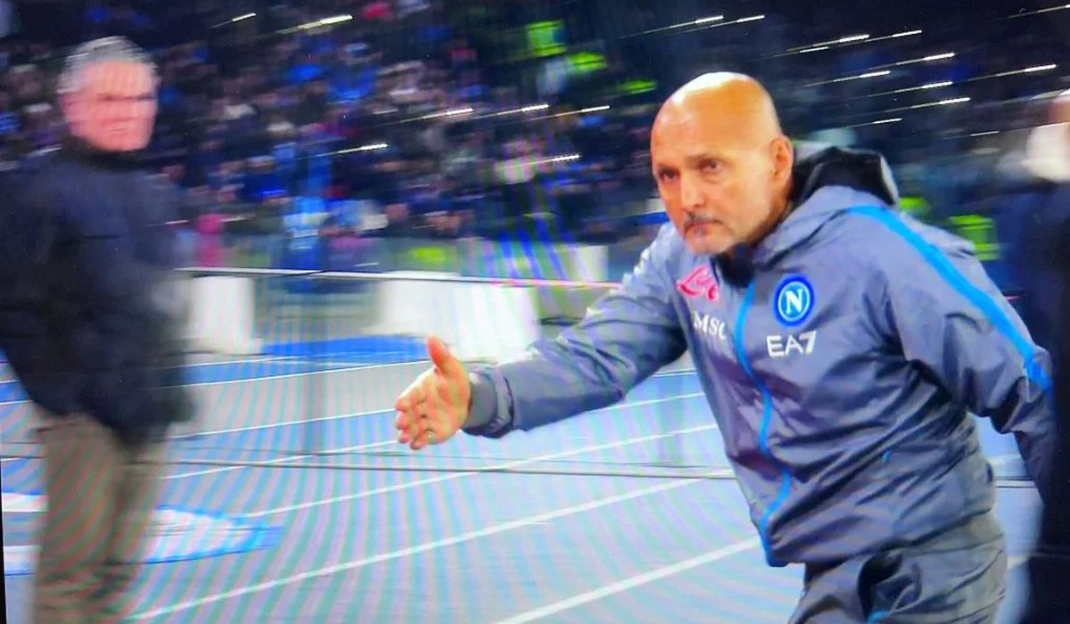 Max Allegri, urmărit cu mâna întinsă de Luciano Spalletti! Situație comică la finalul meciului dintre Napoli și Juventus