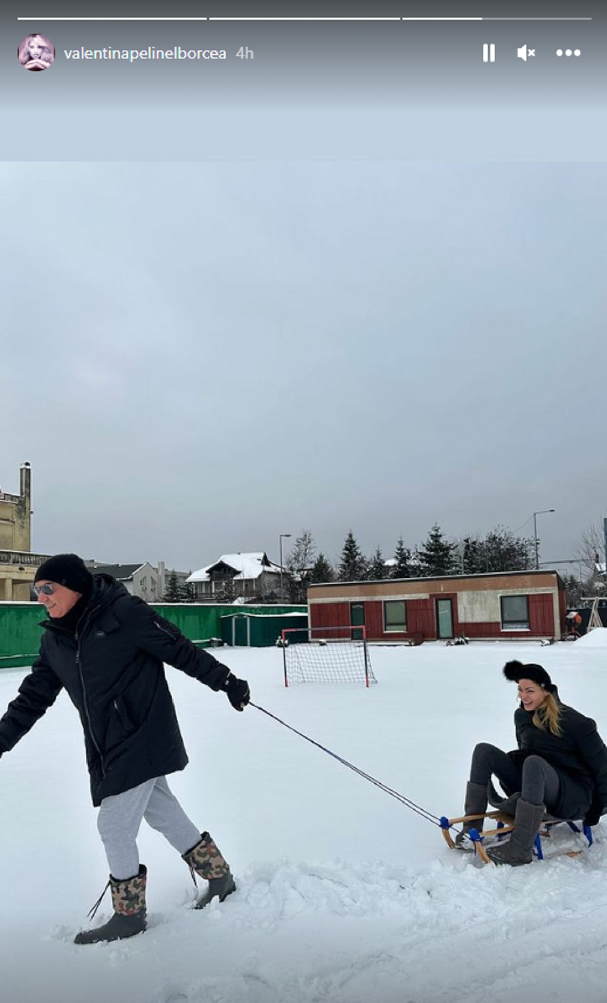 Valentina Pelinel, plimbată cu sania de Cristi Borcea