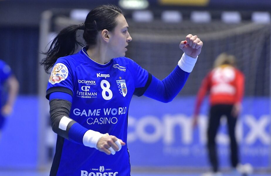 Cristina Neagu, în timpul unui meci disputat de CSM București