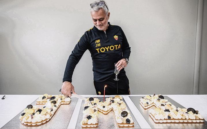 Jose Mourinho, sărbătorit în vestiarul lui AS Roma! „The Special One” a împlinit 60 de ani