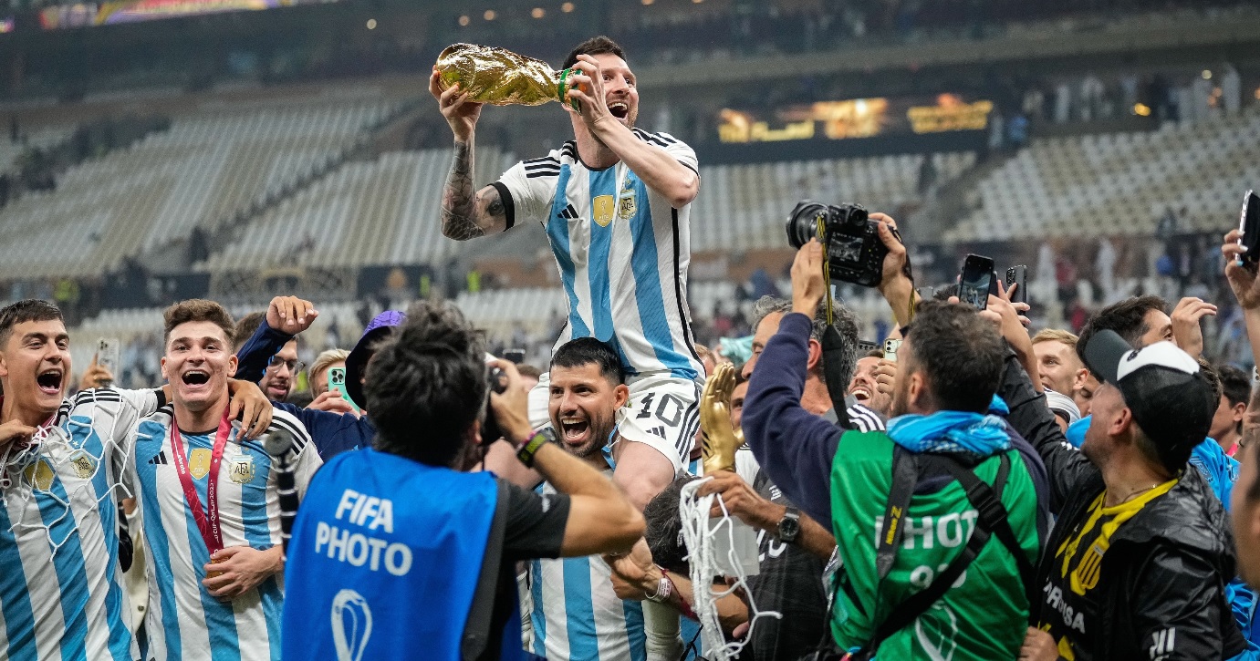 Kun Aguero, dezvăluiri despre Lionel Messi de la sărbătoarea Argentinei: „Leo s-a enervat și mi-a spus să mă opresc din băut