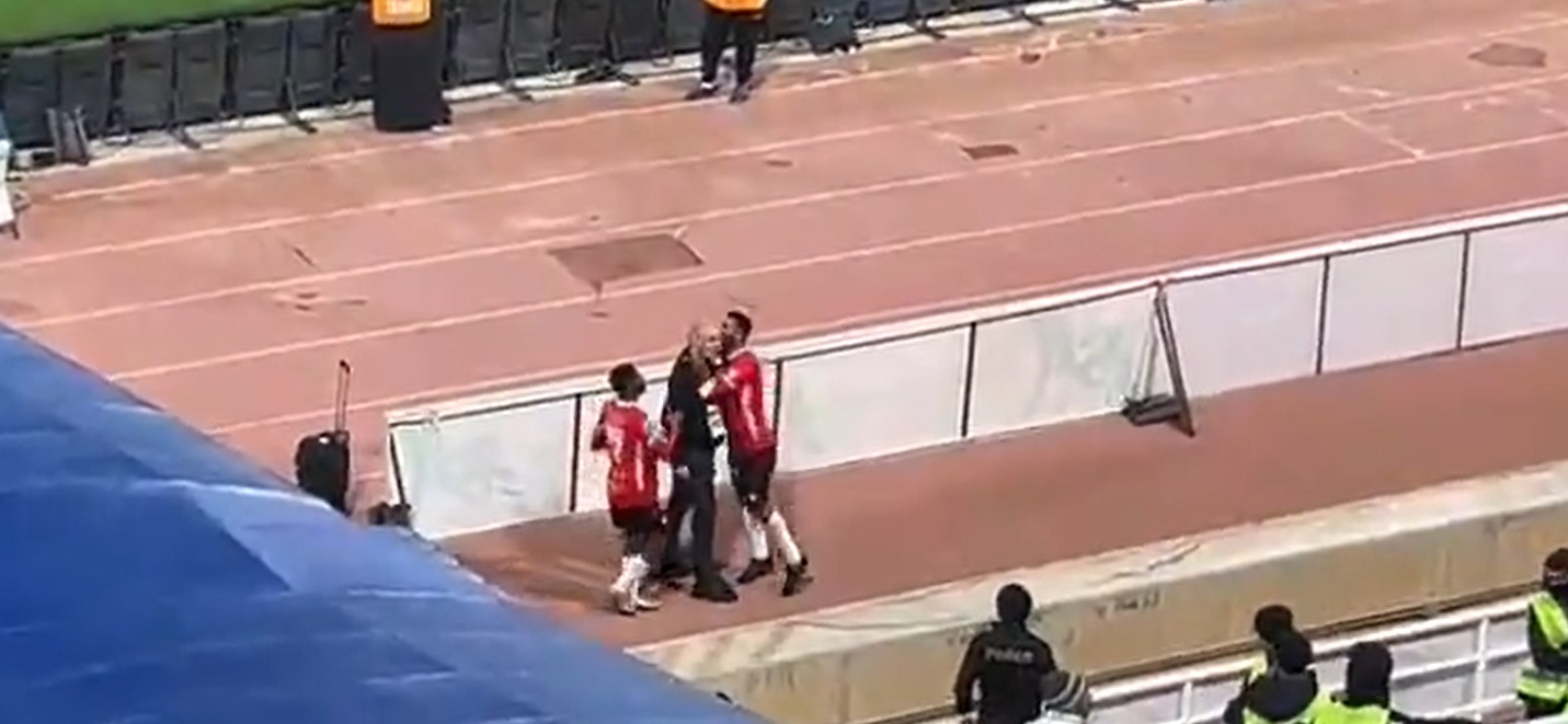 Marius Şumudică, scandal cu propriii fani, după Al-Raed - Al-Hilal 1-1 / Twitter @Okaz_Sports