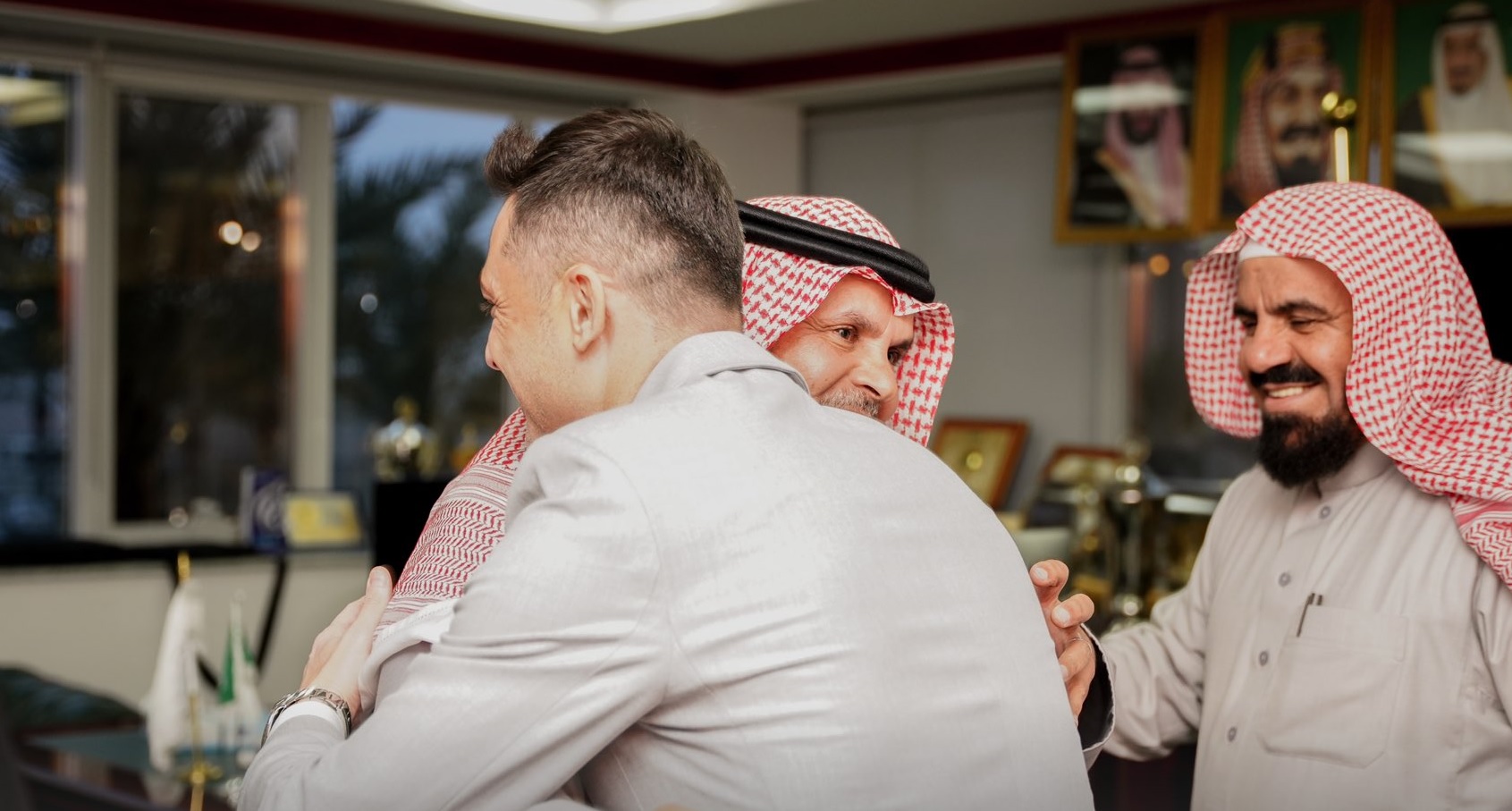 Mirel Rădoi, noi imagini impresionante din Arabia Saudită. A condus deja primul antrenament. Ce a făcut în vestiarul lui Al-Tai