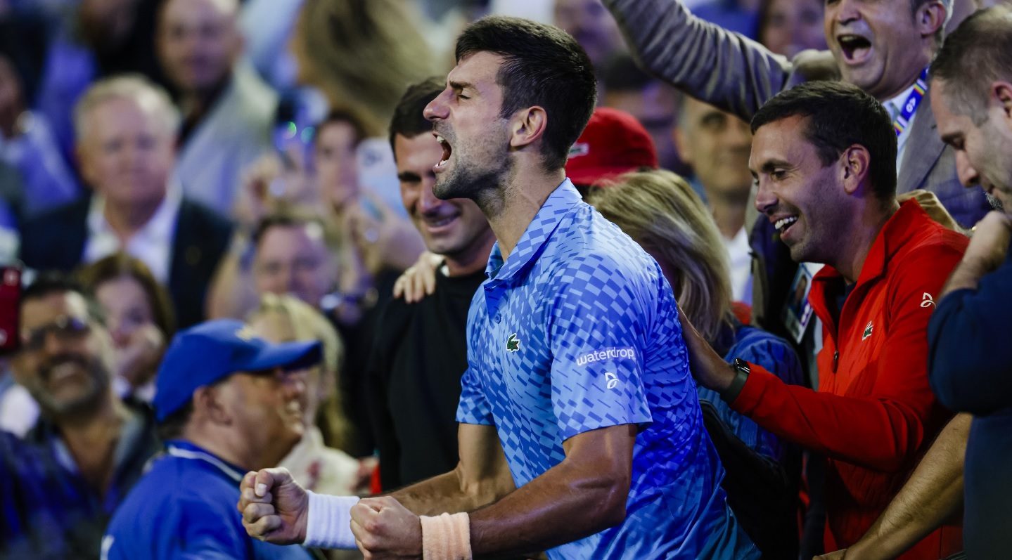 Novak Djokovic sărbătoreşte câştigarea Australian Open