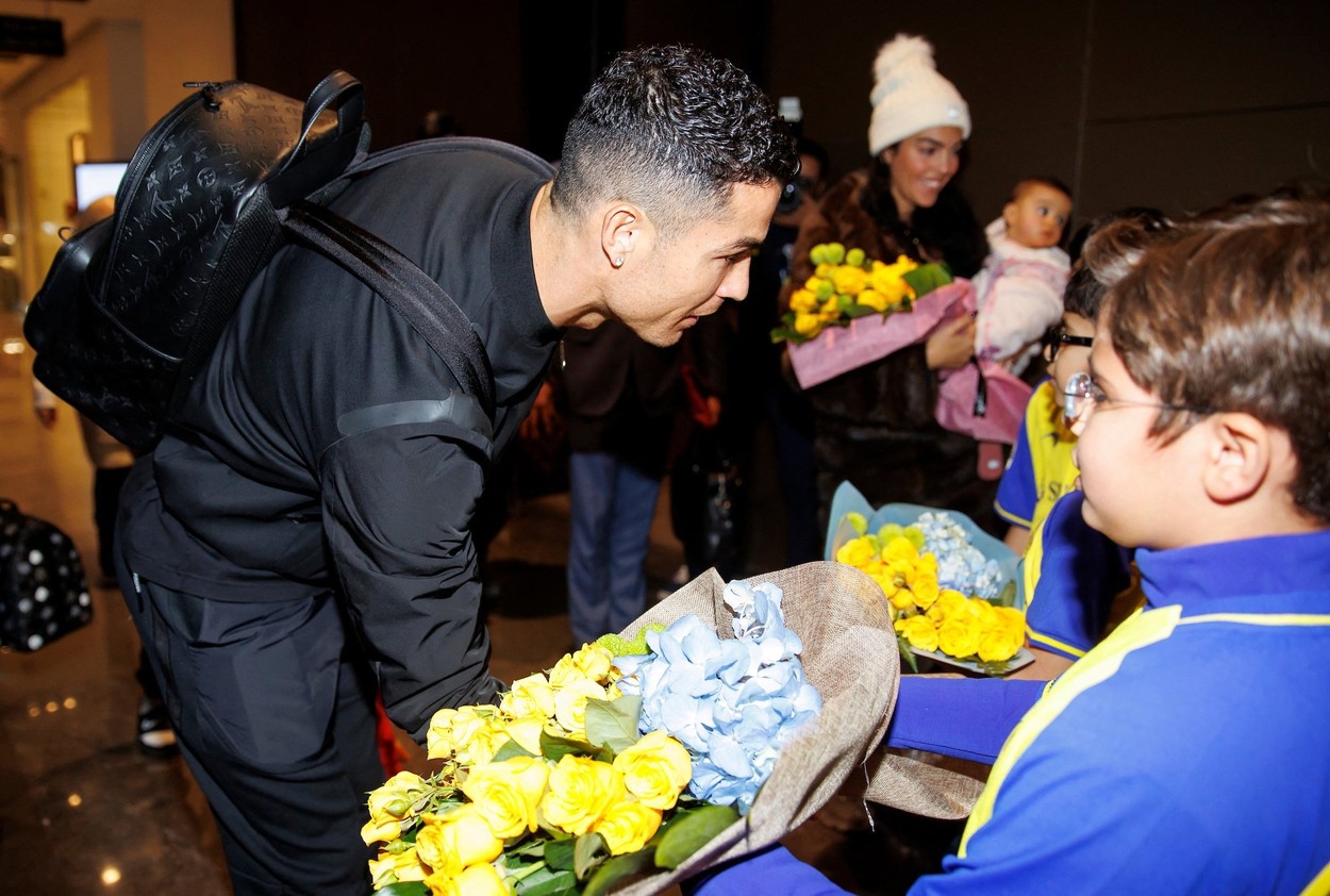 Cristiano Ronaldo, aşteptat cu flori la Riyadh. Starul portughez şi-a adus cu el o firmă privată de securitate