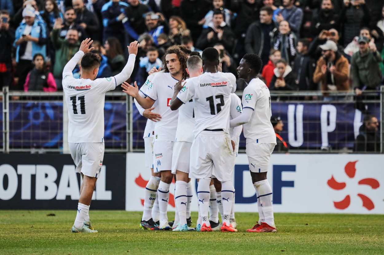 Jucătorii lui Marseille, bucurie după gol