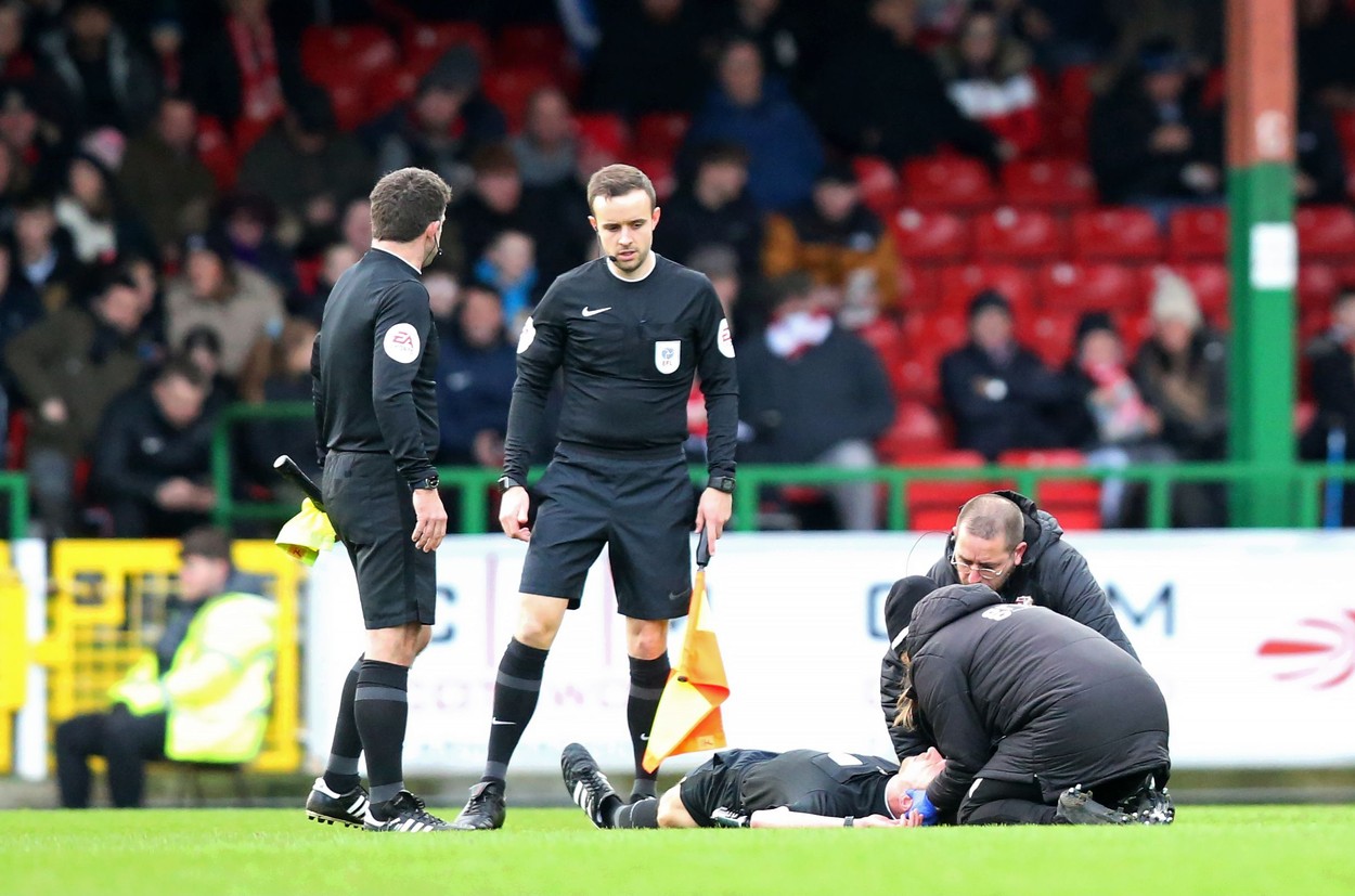 Match referee Sam Purkiss receives treatment
Swindon Town v Grimsby, EFL Sky Bet League Two, Football, County Ground, Swindon, UK - 14 Jan 2023,Image: 749696618, License: Rights-managed, Restrictions: EDITORIAL USE ONLY No use with unauthorised audio, video, data, fixture lists, club/league logos or 