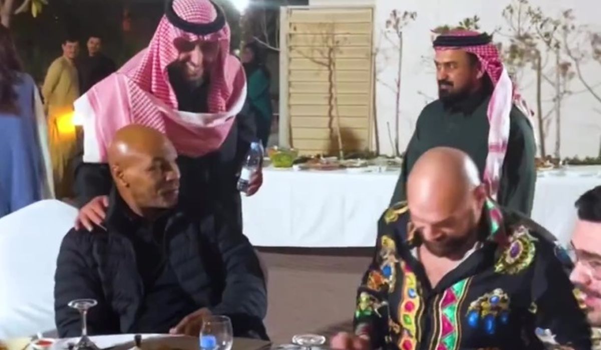Mike Tyson și Tyson Fury, dans tradițional cu săbii în Arabia Saudită!
