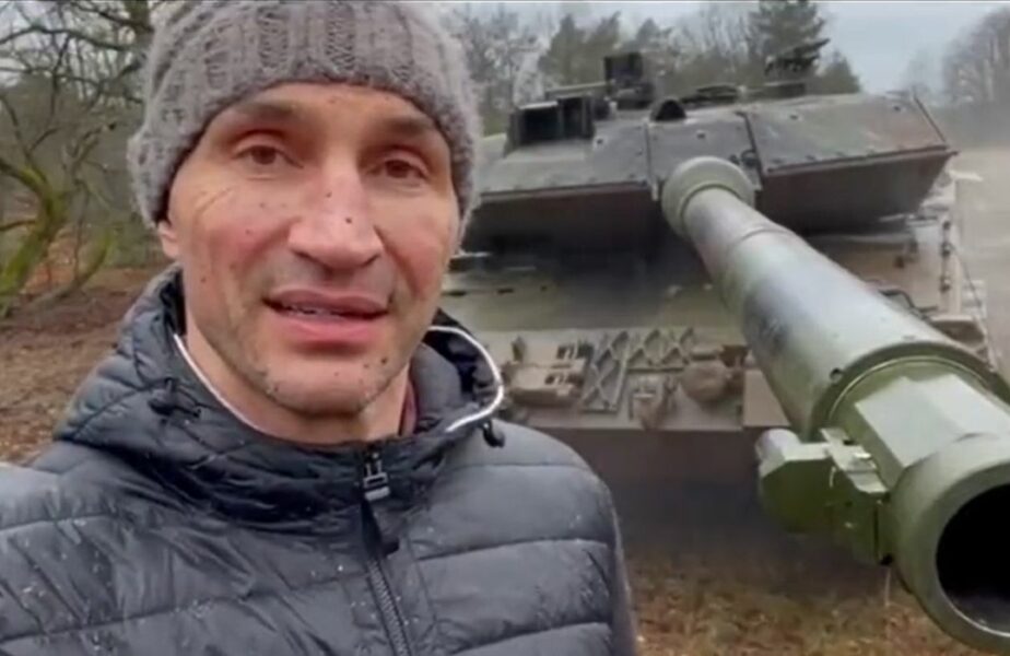 Vladimir Klitschko a condus un tanc nou primit de Ucraina: Mulțumim lumii libere pentru tot ce faceți pentru noi! Suntem mai puternici ca niciodată”