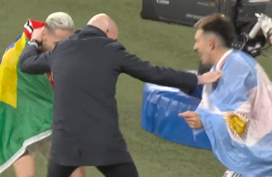 Erik ten Hag a început să danseze pe teren, după ce Manchester United a câștigat Cupa Ligii! Prietenul lui Cristiano Ronaldo l-a „taxat” imediat: „Atât de rușinos”