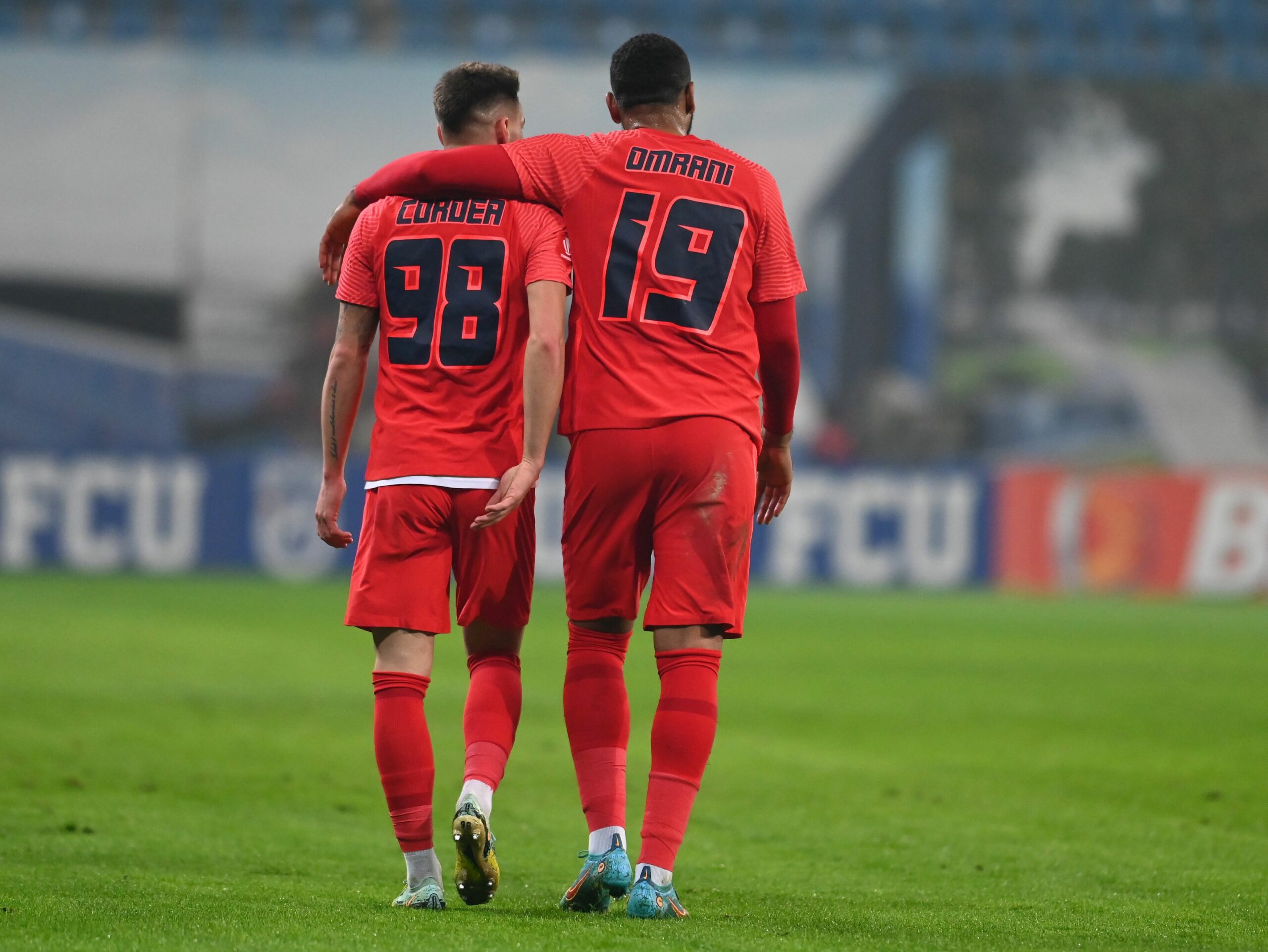 Billel Omrani și Andrei Cordea, în timpul unui meci disputat de FCSB