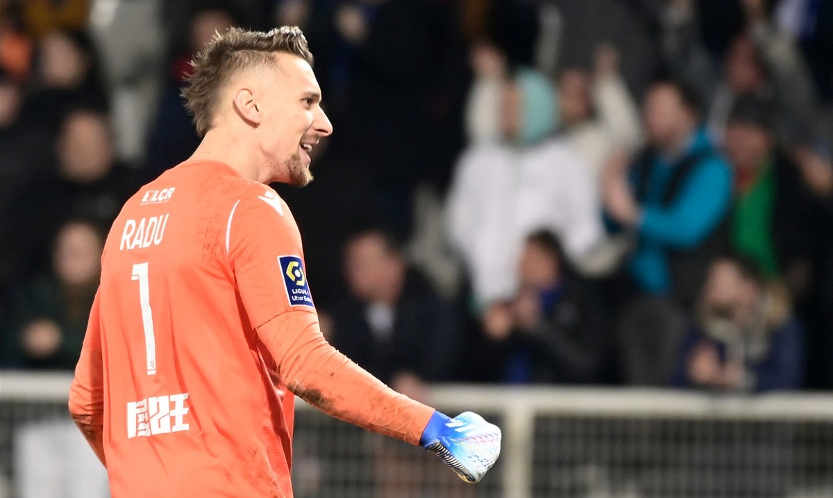 Ionuţ Radu, intervenţii cruciale în Auxerre – Lyon 2-1! Ce notă a primit portarul român, în victoria de vis a echipei sale