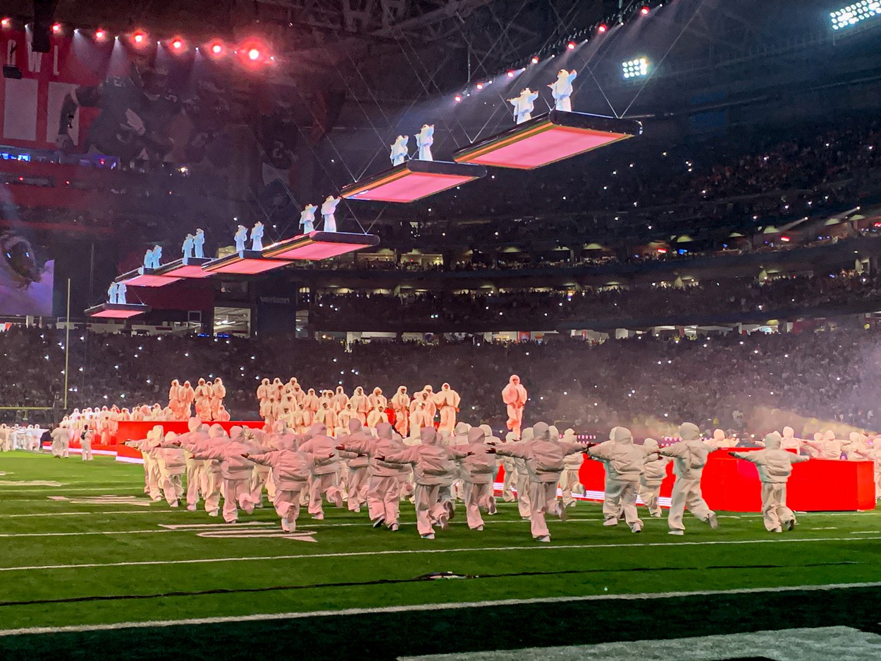 February 12, 2023, Arizona, USA, USA: (SPO) Rihanna performs live during Halftime Show of Super Bowl LVII in Arizona. February 12, 2023, Glendale, Arizona, USA: Rihanna performs live during Super BowlLVII Halftime Show as the Kansas City Chiefs play against Philadelphia Eagles for the Super BowlLVII final at State Farm stadium in Glendale, Arizona on Sunday (12). Credit: Niyi Fote/Thenews2,Image: 755628321, License: Rights-managed, Restrictions: , Model Release: no